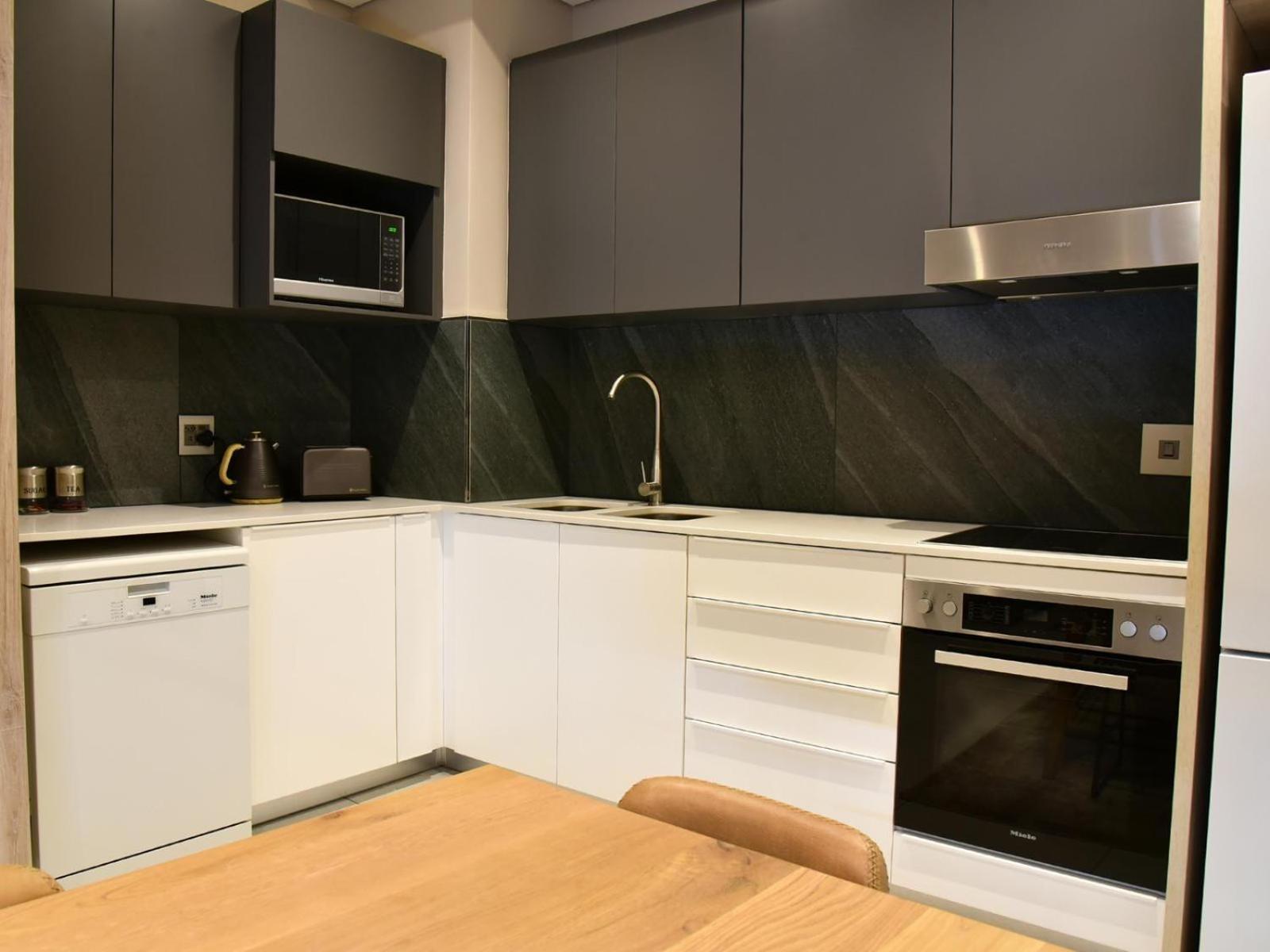 Menlyn Maine Luxury Rentals Претория Экстерьер фото