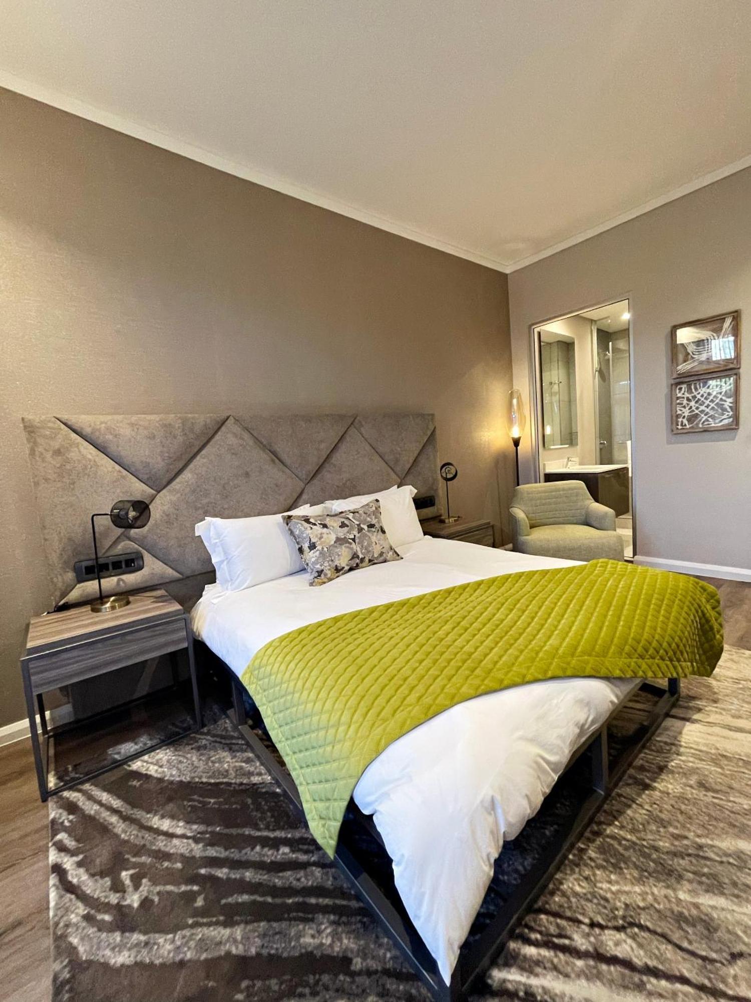 Menlyn Maine Luxury Rentals Претория Экстерьер фото